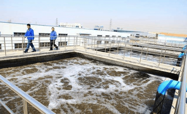 （圖：造紙污水起泡池）