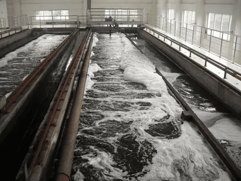 (圖:污水處理池泡沫現場)