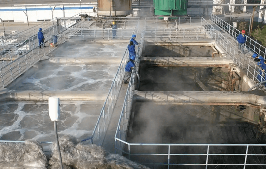 (圖:紡織水處理池泡沫)