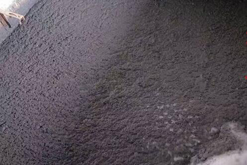 (圖:爐渣廢水起泡)